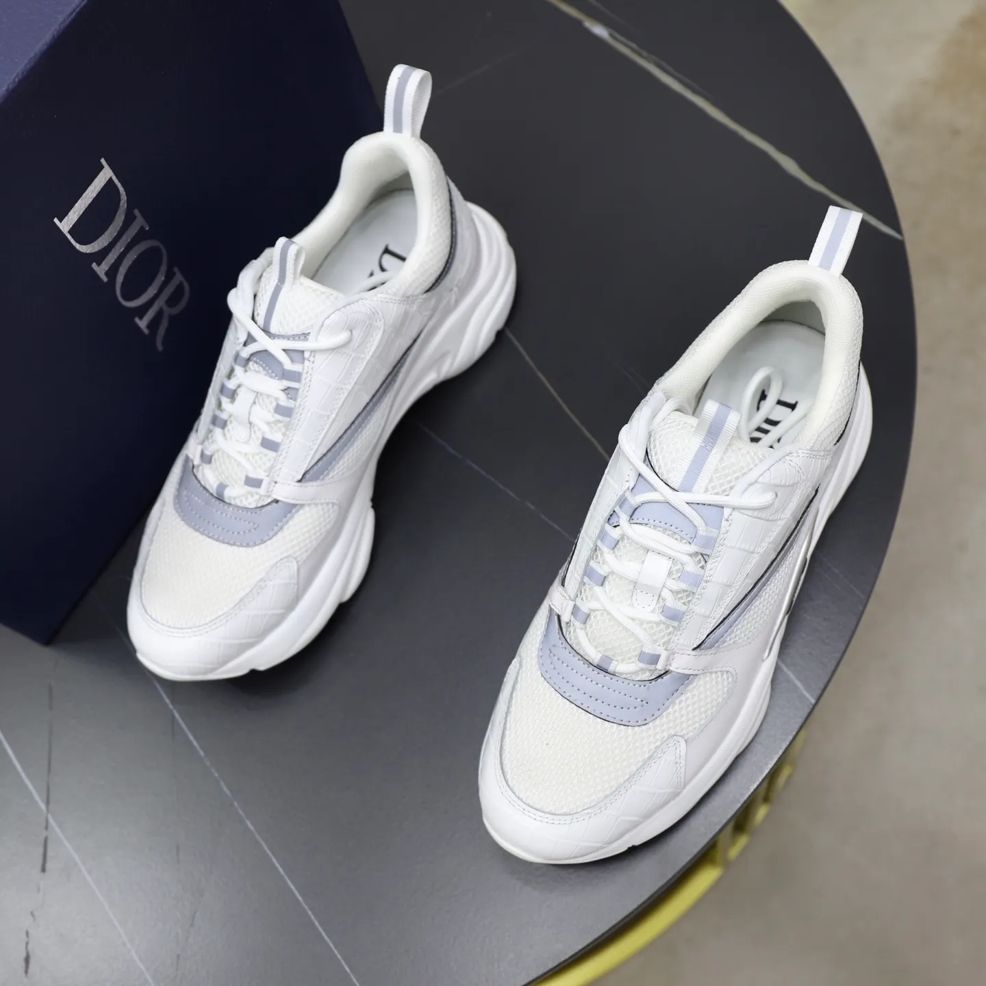 Ex-factory price: 500💰🙅‍♂️🙅‍♂️🙅‍♂️ Brand: Dior DIOR Standard code: 38-44 (45, 46 customized) Grade: Same as the official website Material: Original leather splicing Comfortable and breathable lining Original wear-resistant outsole Style category: Men's fashionable casual shoes Running sneakers Noble luxury brand elements Top luxury Color: actual picture color